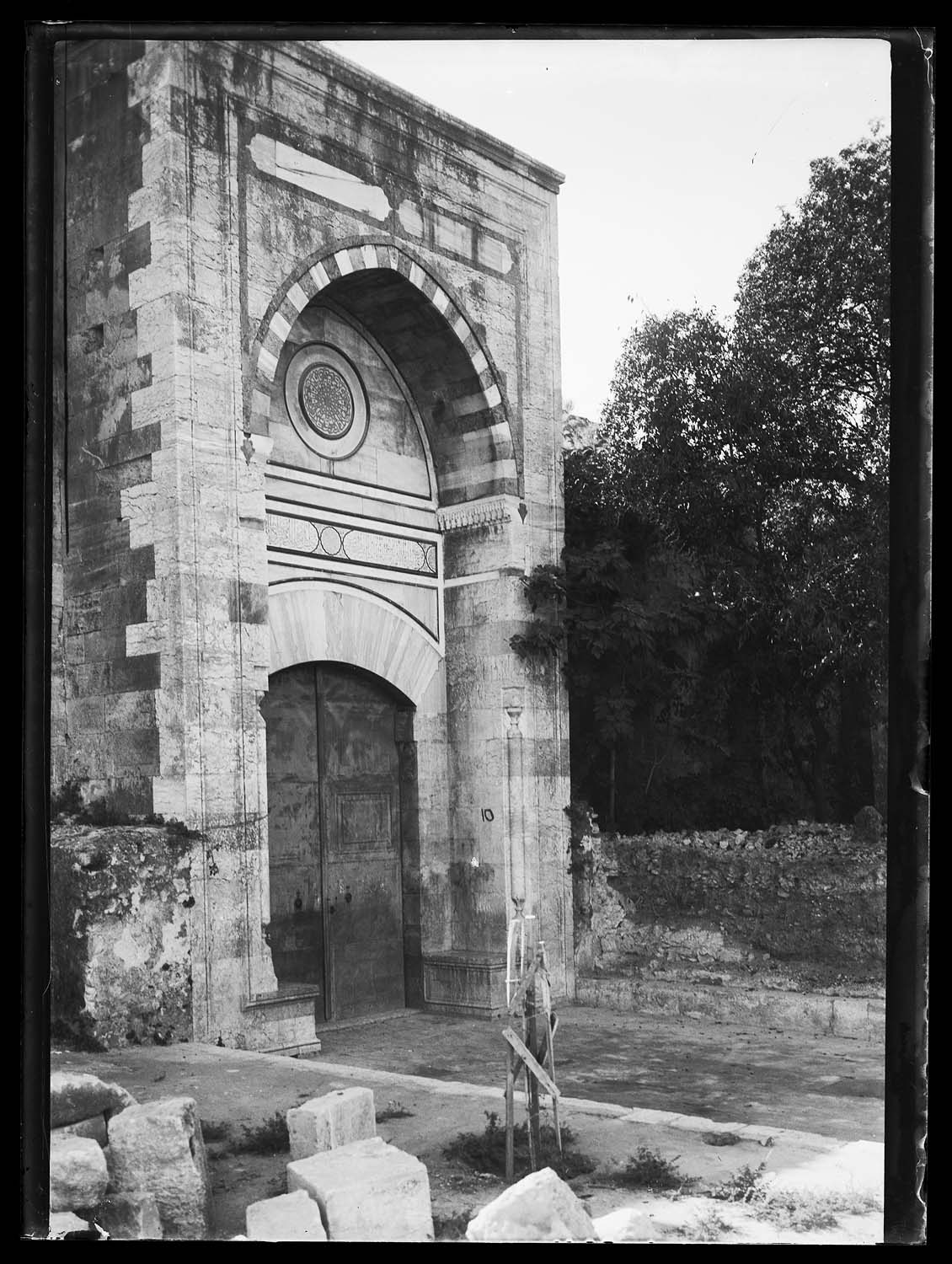 Vue de la porte principale